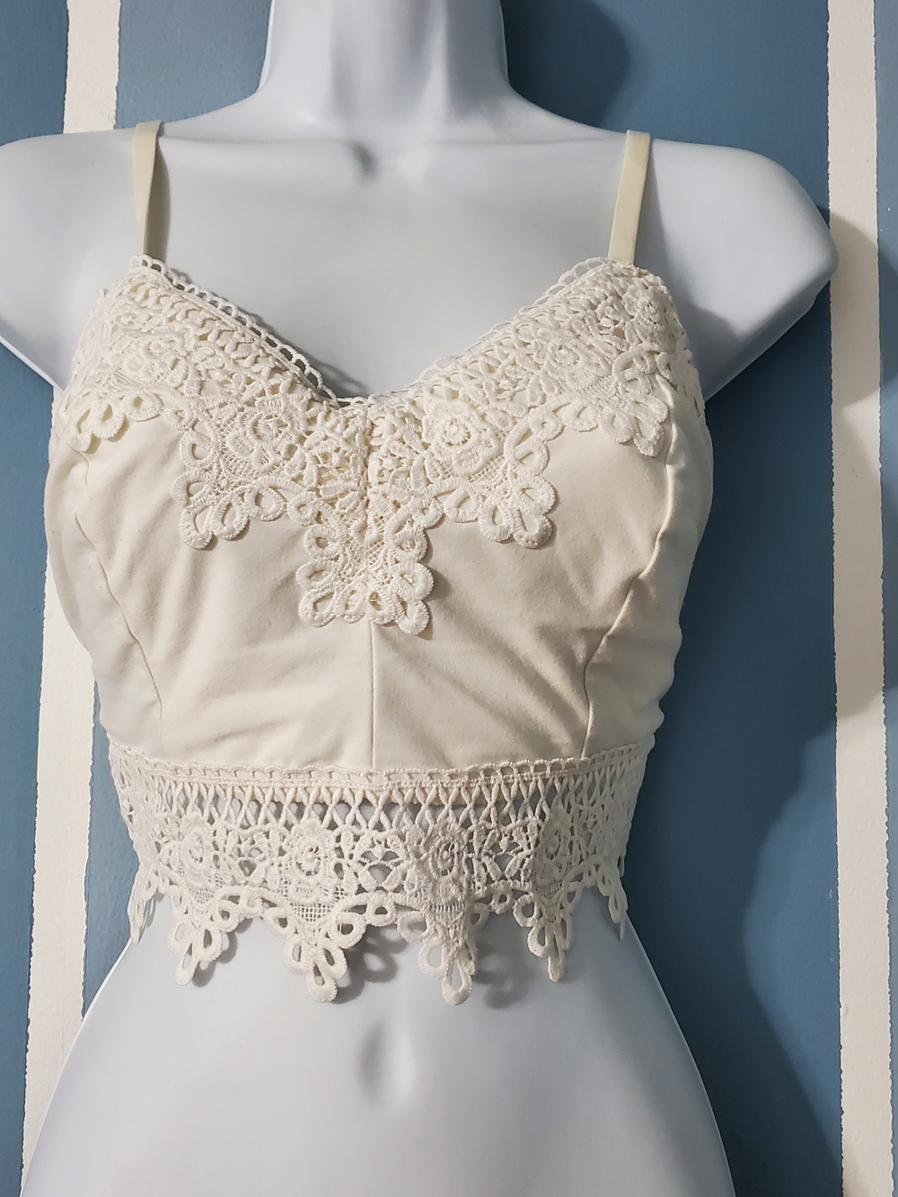Mudd Cream Lace-Trim Cropped Cami